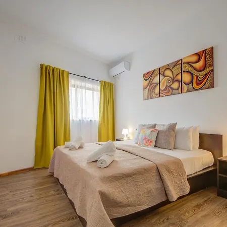 Seabay Sliema Side Seaviews Apartment *